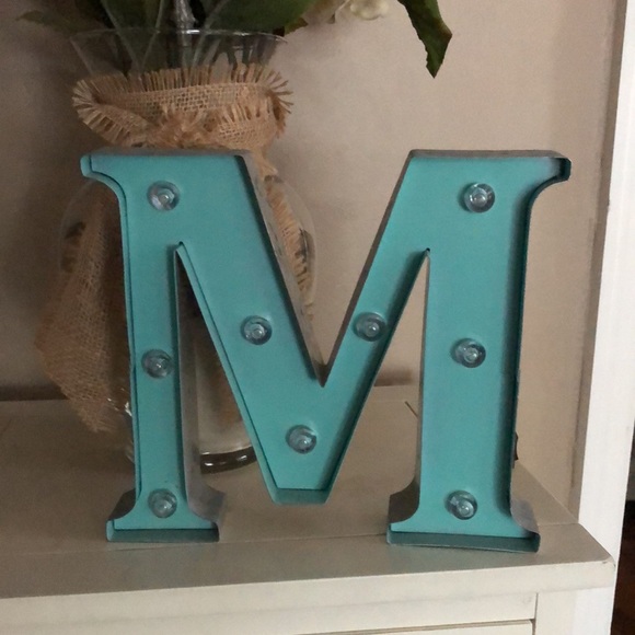 “M” wall or mantle decor - Picture 2 of 6